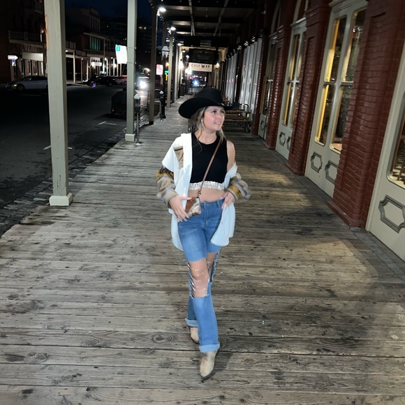 Meet your Posher, Mercedez - Picture 1 of 1